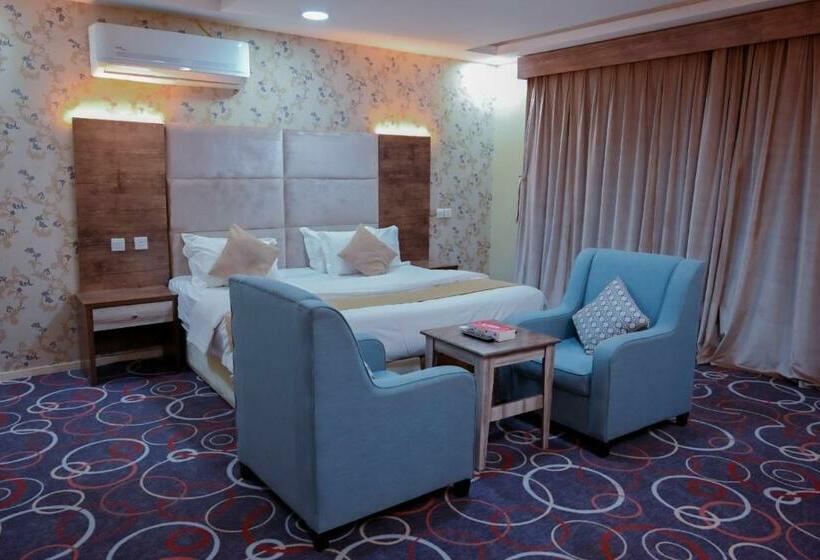 Perhestudio, Irtiad Hotelapart