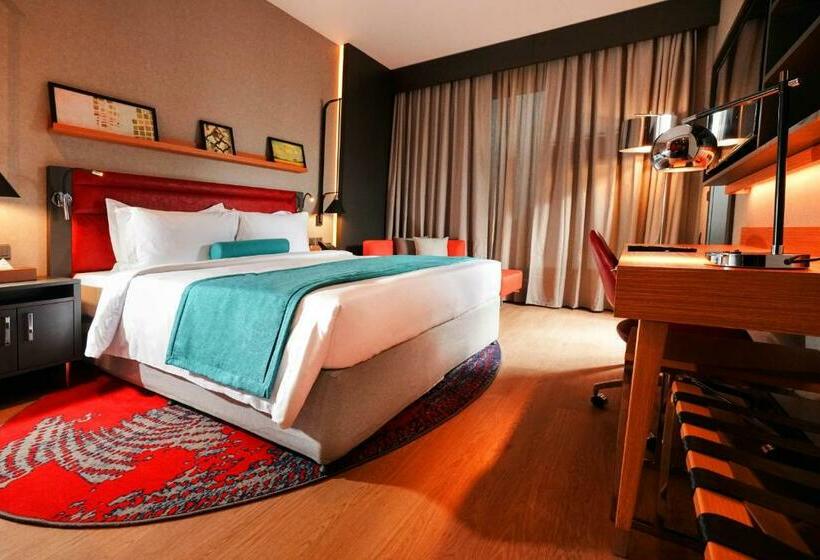 适合残疾人士使用的带超级大床的标准间, Ramada Encore Al Khobar Corniche