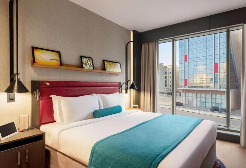 适合残疾人士使用的带超级大床的标准间, Ramada Encore Al Khobar Corniche