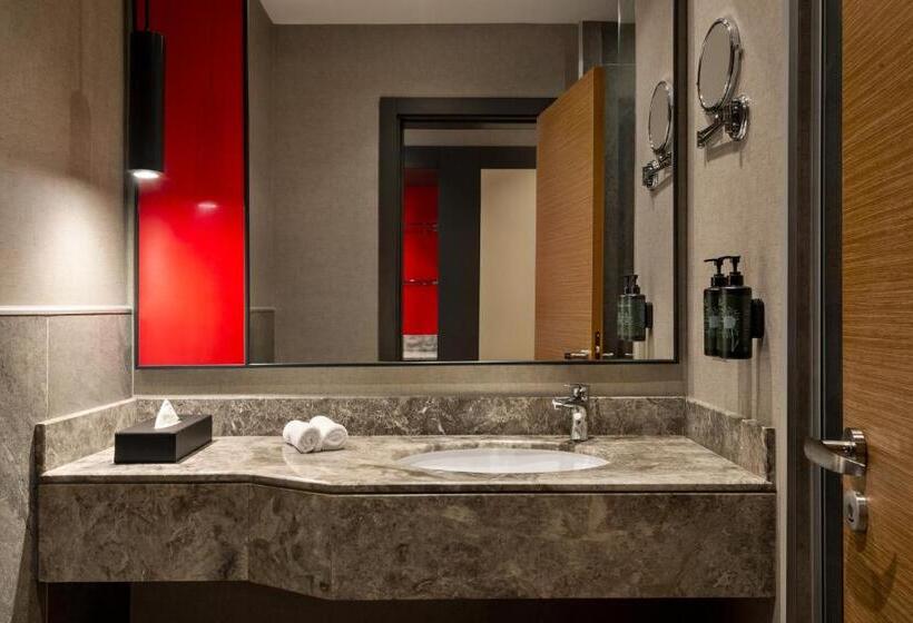 带大床的标准间, Ramada Encore Al Khobar Corniche