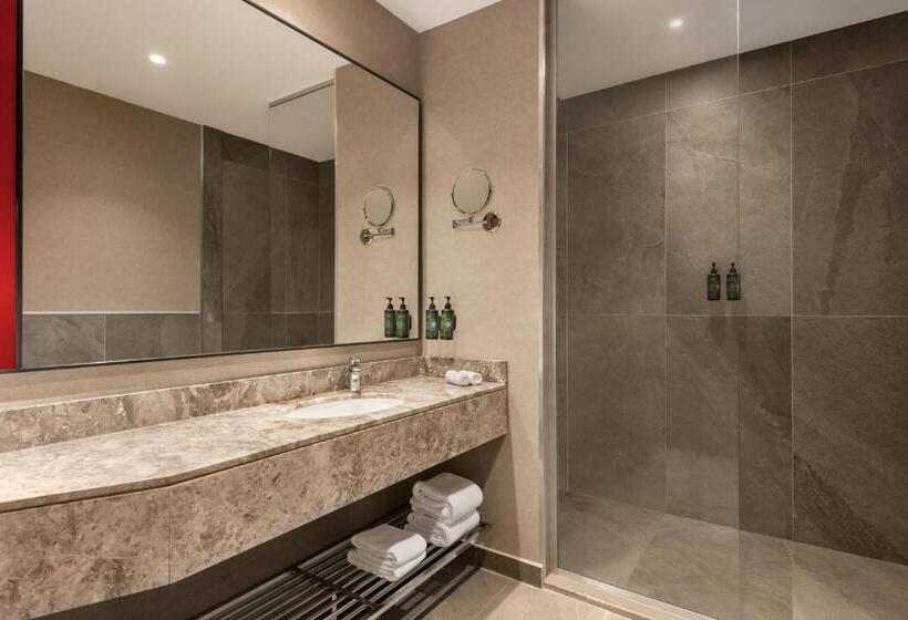 带大床的标准间, Ramada Encore Al Khobar Corniche