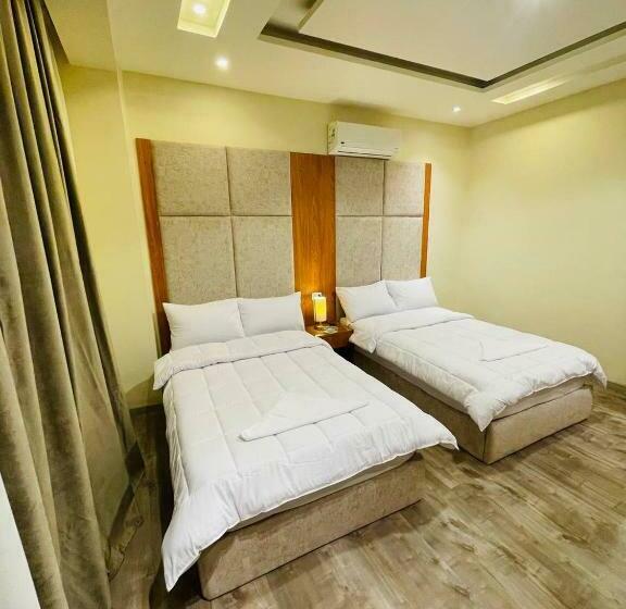 スタンダードルーム, Solima Pyramids View