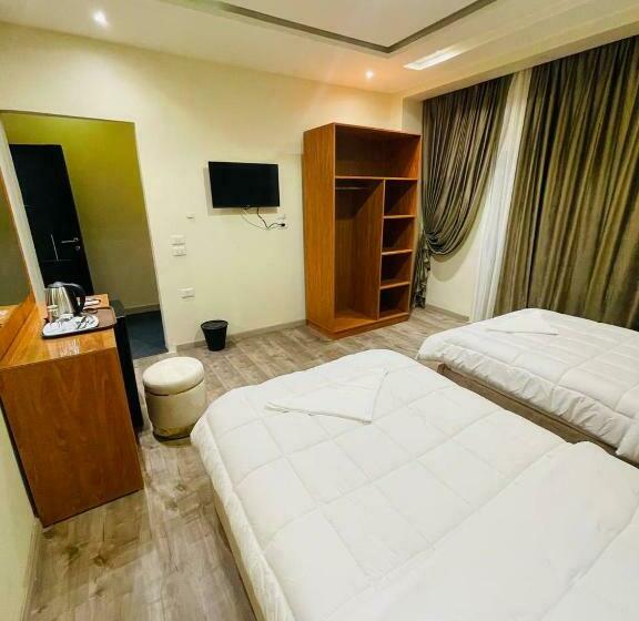 スタンダードルーム, Solima Pyramids View