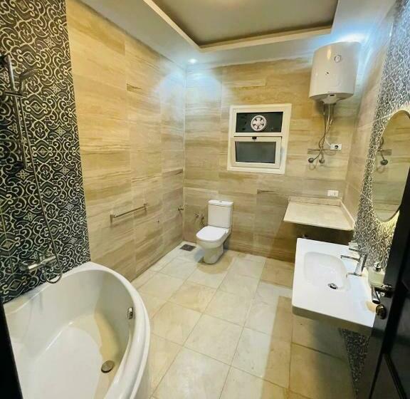 スタンダードルーム, Solima Pyramids View