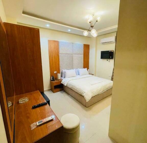اتاق لوکس با تخت بزرگ, Solima Pyramids View