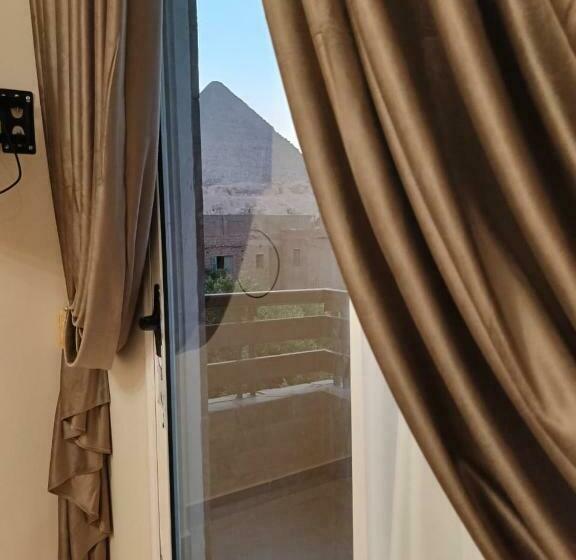 デラックストリプルルーム, Solima Pyramids View