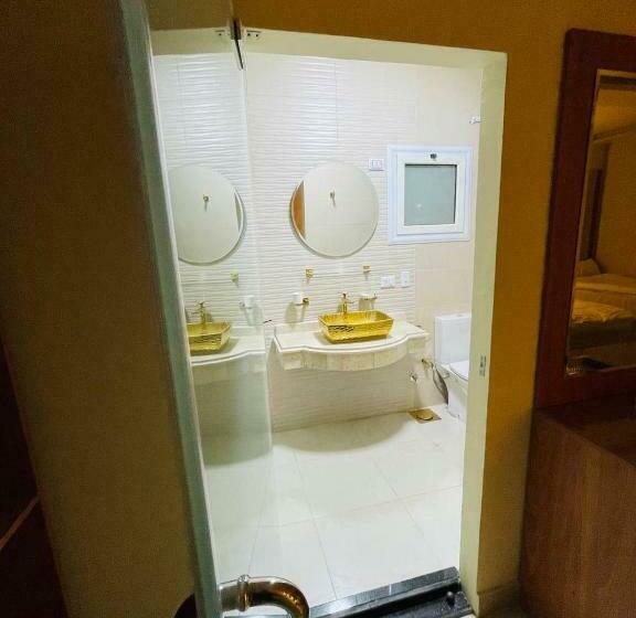 スイート(家族用), Solima Pyramids View