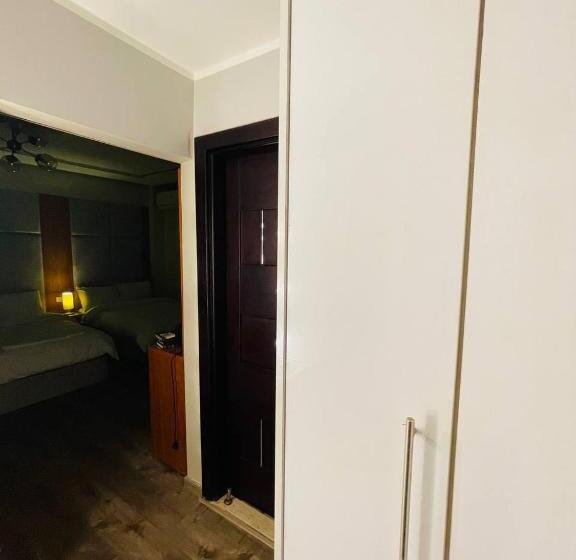 デラックストリプルルーム, Solima Pyramids View