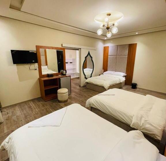 デラックストリプルルーム, Solima Pyramids View