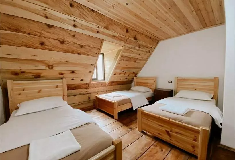 Chambre Triple Standard, Guesthouse Pashko