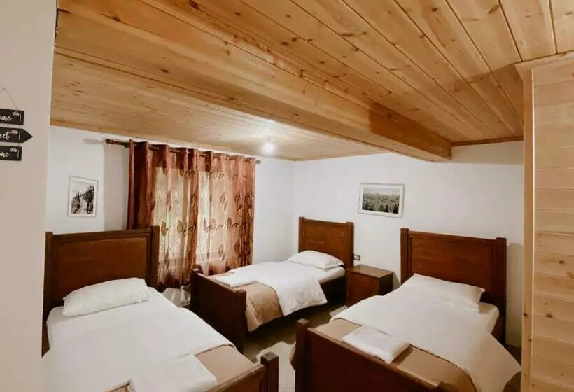 Chambre Triple Standard, Guesthouse Pashko
