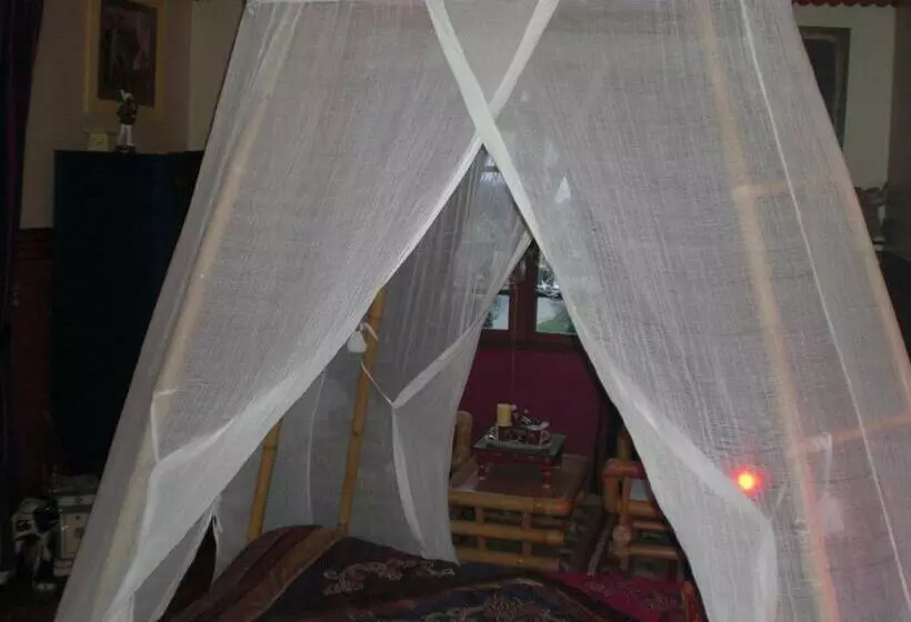 スタンダードトリプルルーム, Chambres D Hotes La Maison Bleue