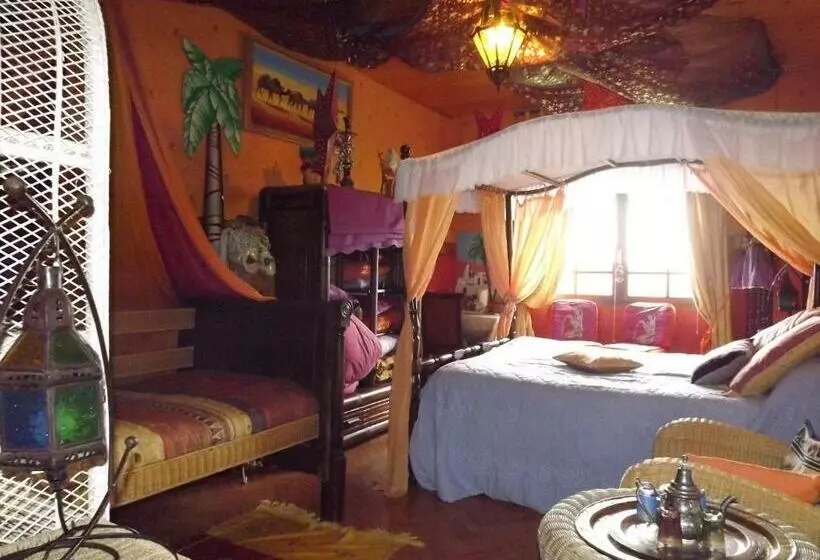 スタンダードトリプルルーム, Chambres D Hotes La Maison Bleue
