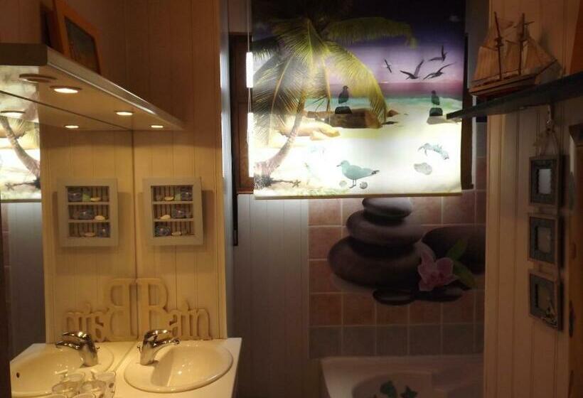 스탠다드 트리플 룸, Chambres D Hotes La Maison Bleue