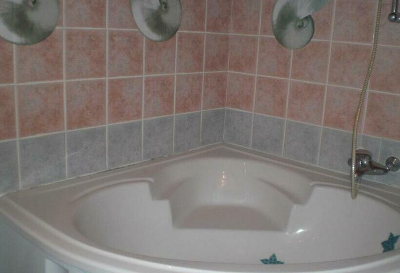 스탠다드 트리플 룸, Chambres D Hotes La Maison Bleue