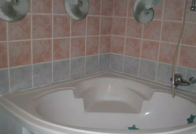 スタンダードトリプルルーム, Chambres D Hotes La Maison Bleue