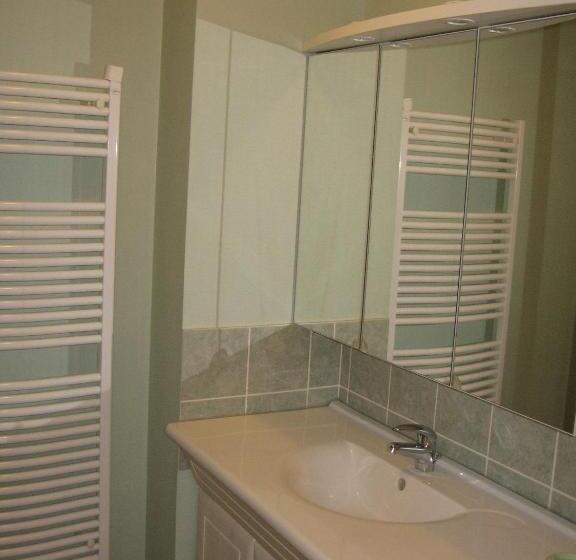 패밀리 스위트, Chez Robert Et Catherine