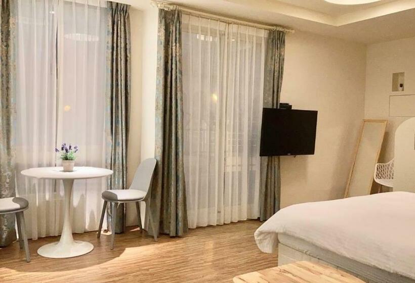 اتاق سوپریور, Honey B&b