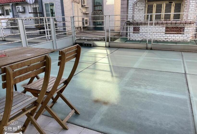 اتاق استاندارد چهار تخته, Honey B&b