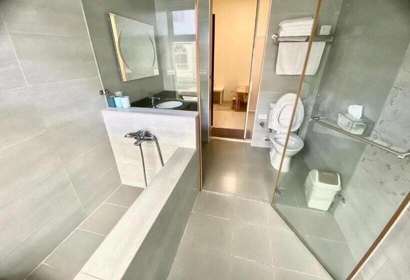 اتاق استاندارد چهار تخته, Honey B&b
