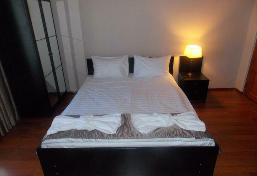 اتاق خانوادگی, Almi