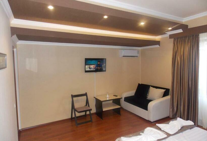 اتاق خانوادگی, Almi