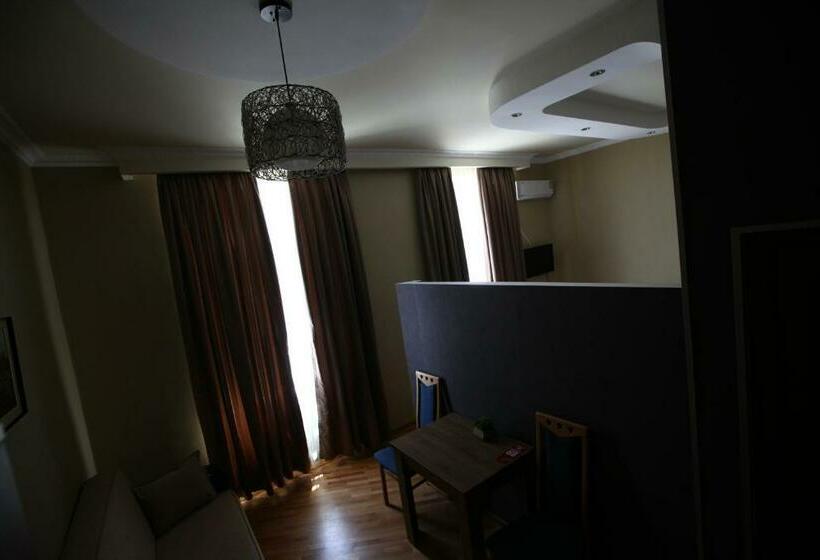 مجموعه ویستا شهر, Almi