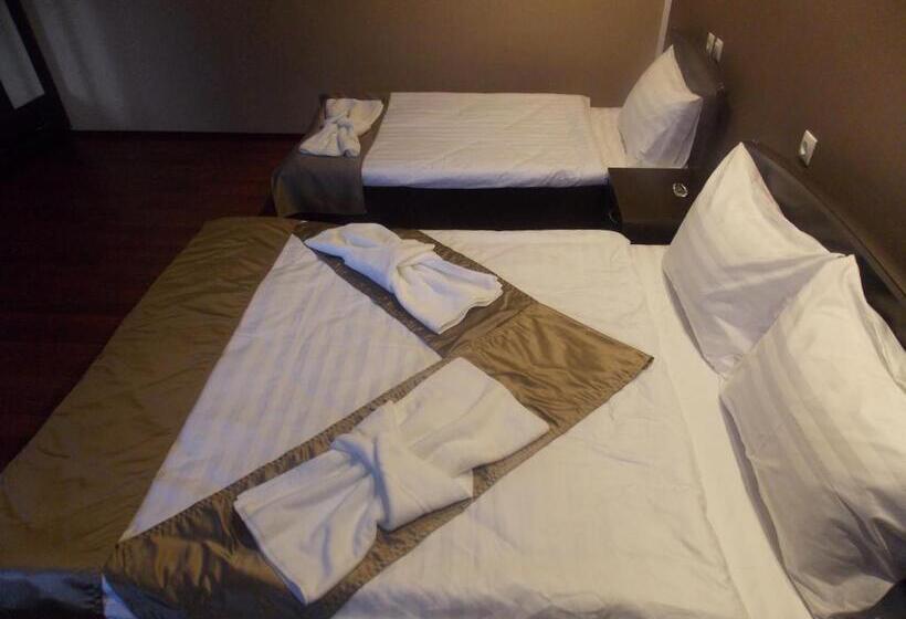 سوئیت با بالکن, Almi