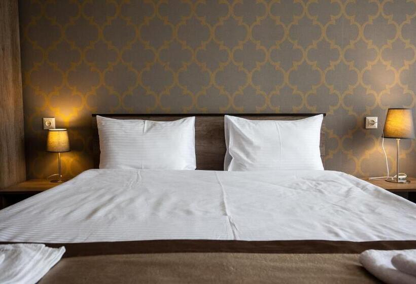 اتاق خانوادگی, Almi