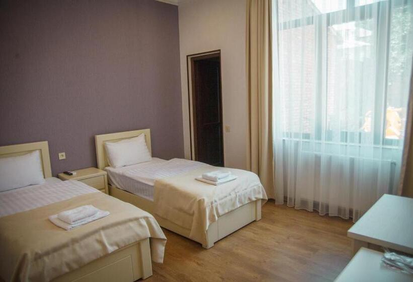 اتاق لوکس, Almi