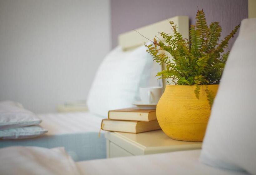 اتاق لوکس, Almi