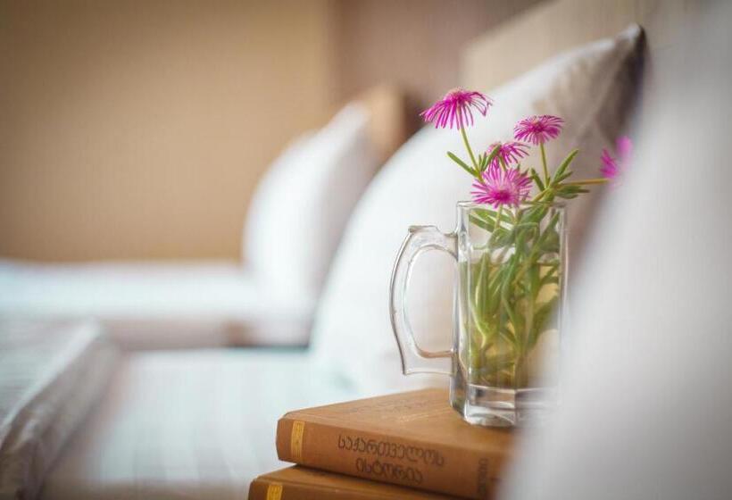 اتاق لوکس, Almi