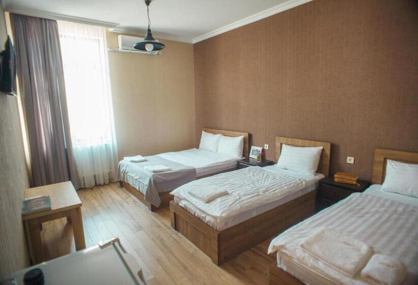 اتاق پریمیوم چهارنفره, Almi