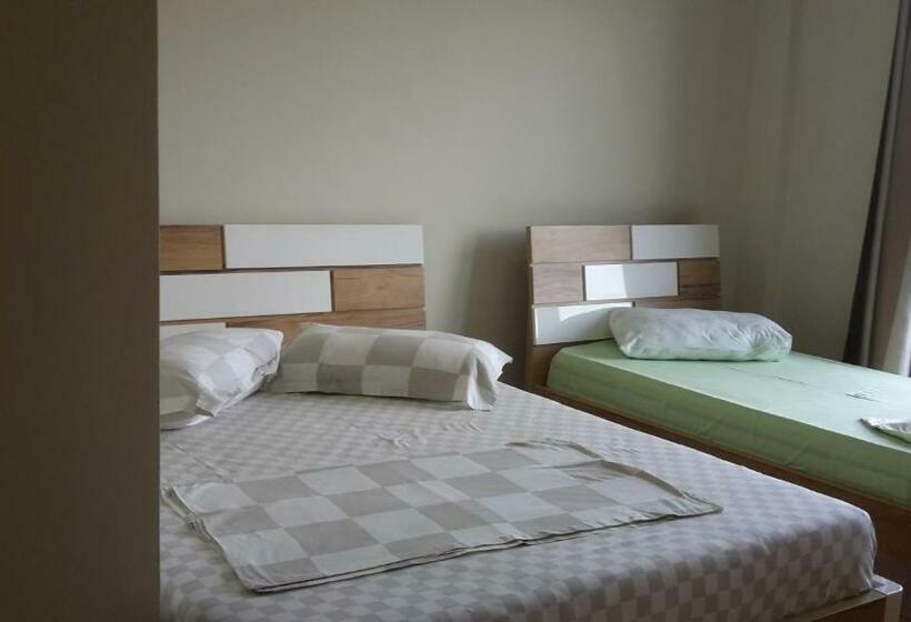 חדר משפחתי, Grand Blue Fafa