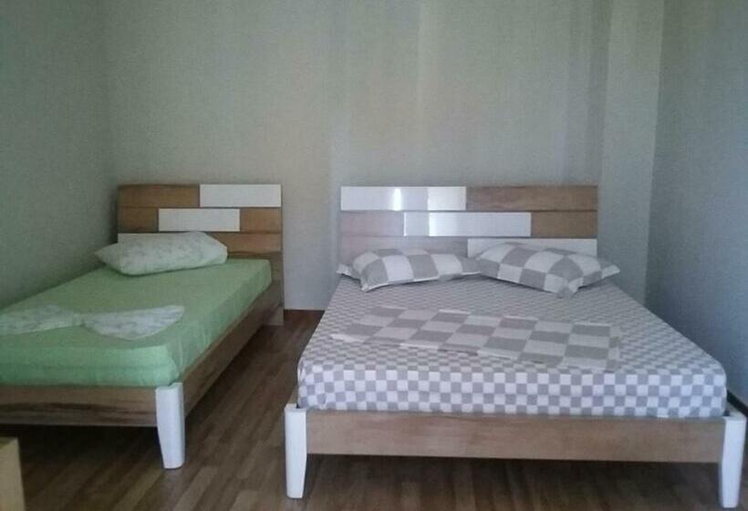 חדר משפחתי, Grand Blue Fafa