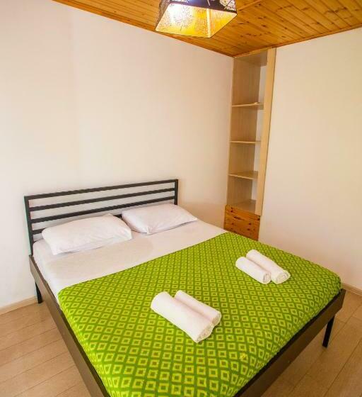 اتاق لوکس, Kaprovani Sand