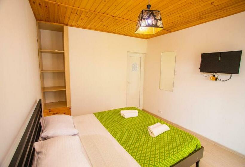 اتاق لوکس, Kaprovani Sand