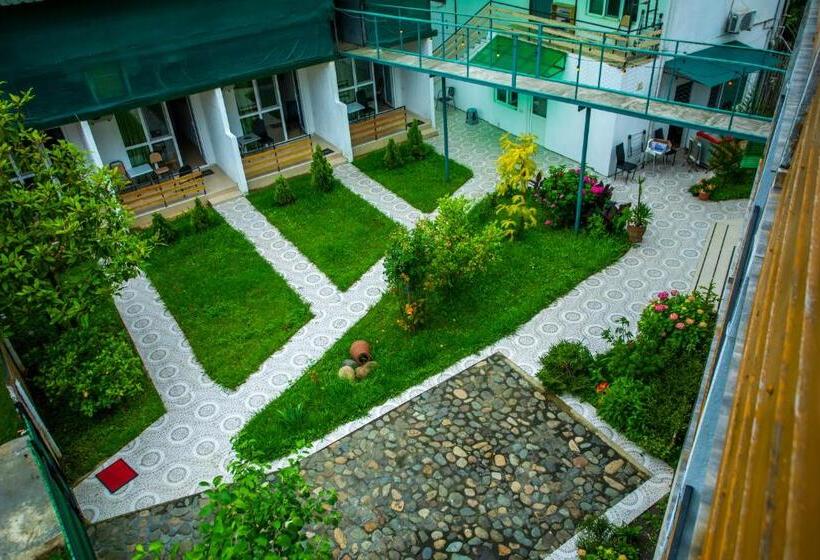 اتاق لوکس, Kaprovani Sand