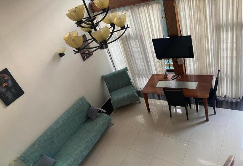 سوییت خانوادگی, Kaprovani Sand