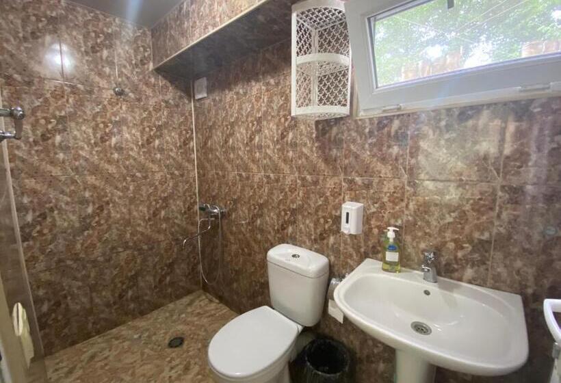 اتاق اکونومی, Kaprovani Sand