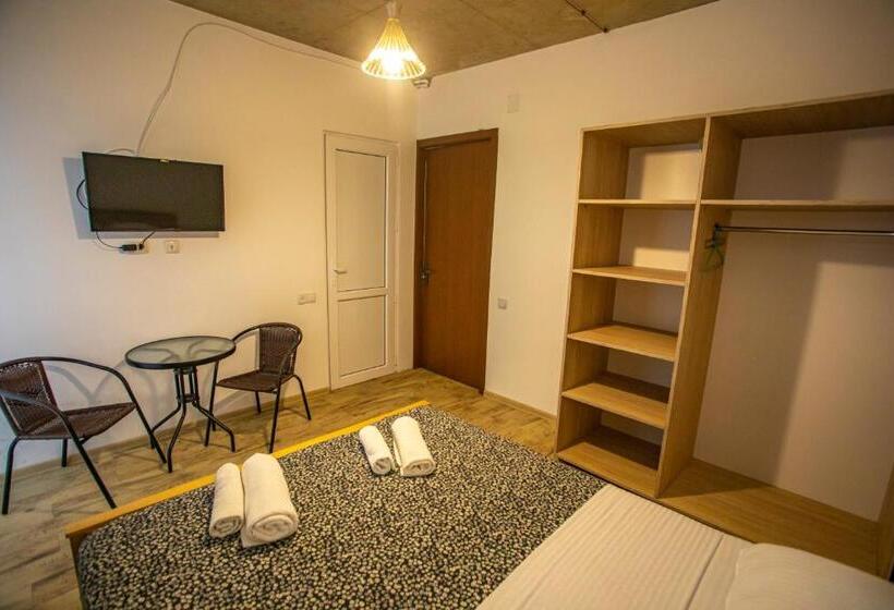 اتاق لوکس با بالکن و چشمانداز دریا, Kaprovani Sand