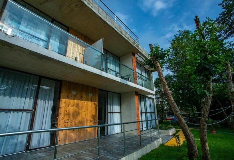 اتاق لوکس با بالکن و چشمانداز دریا, Kaprovani Sand