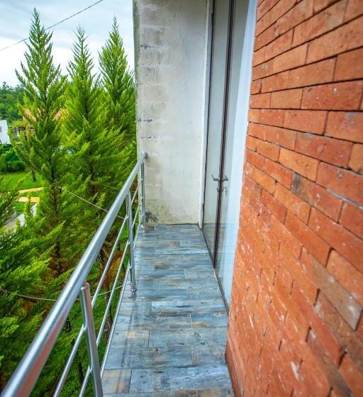 اتاق لوکس با بالکن, Kaprovani Sand