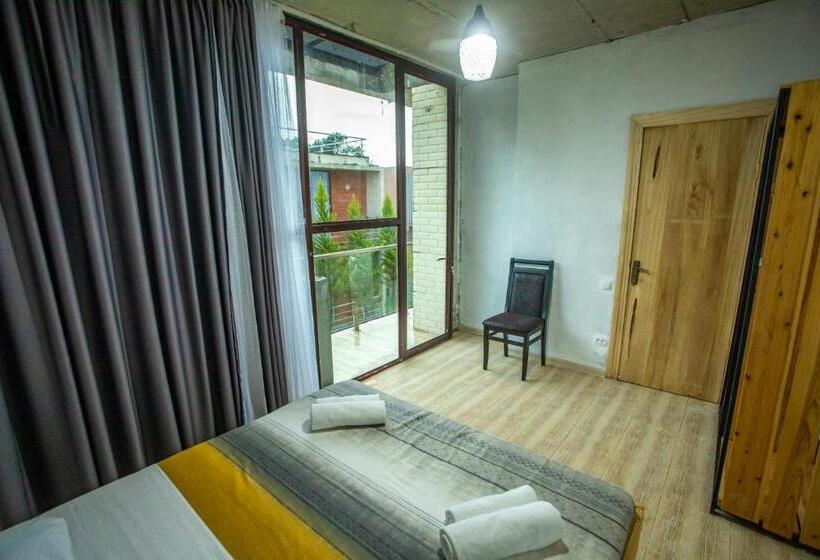 اتاق لوکس با بالکن, Kaprovani Sand