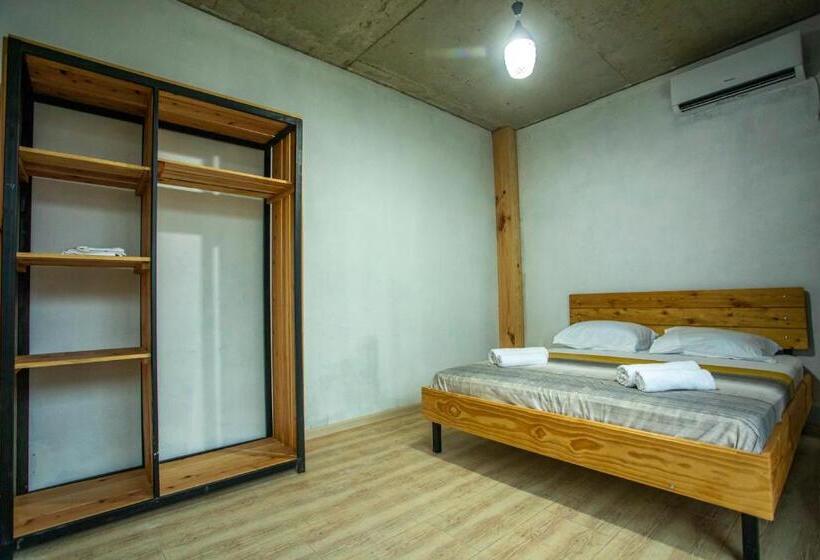 اتاق لوکس با بالکن, Kaprovani Sand