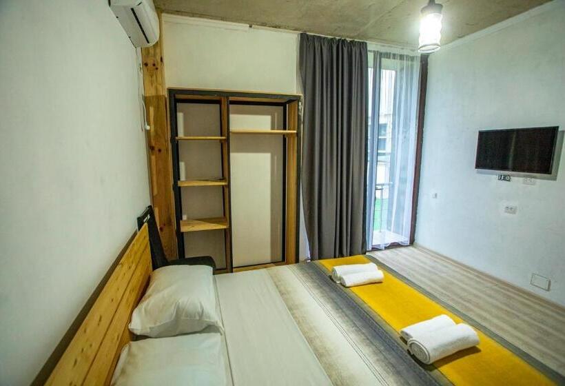 اتاق لوکس با بالکن, Kaprovani Sand