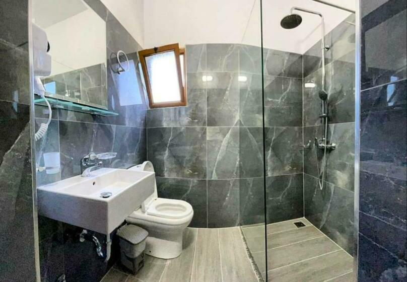 豪华房间, Lula Ksamil