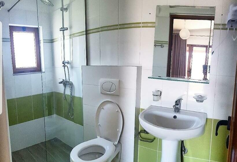 豪华海景房, Lula Ksamil