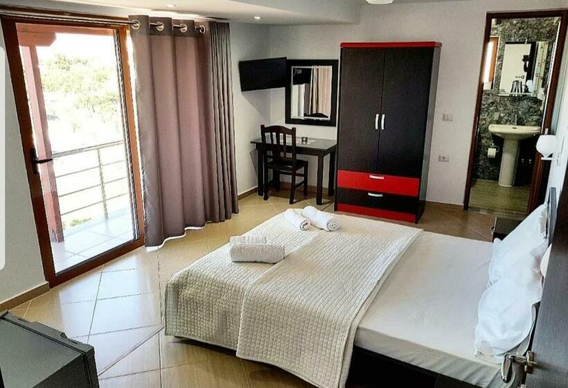 豪华房间, Lula Ksamil