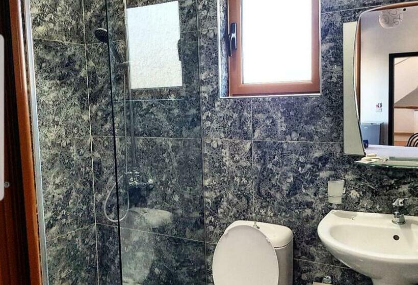 豪华房间, Lula Ksamil